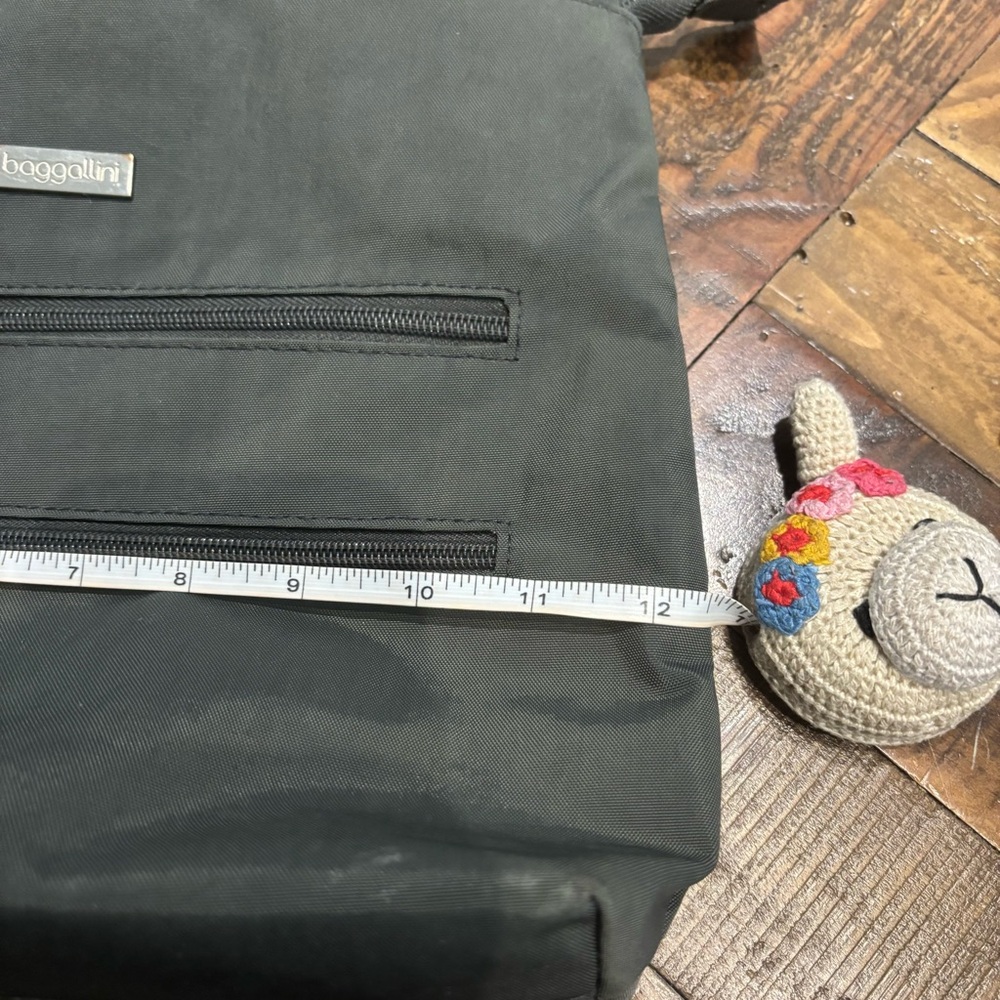 Baggallini Gray Crossbody Travel/Every Day Bag - Picture 7 of 8